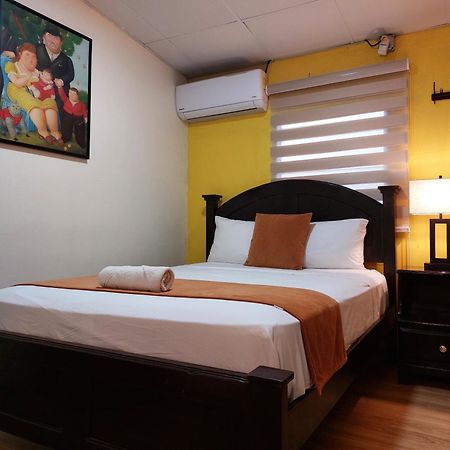 Hospedaje Los Lirios Chitre Ngoại thất bức ảnh