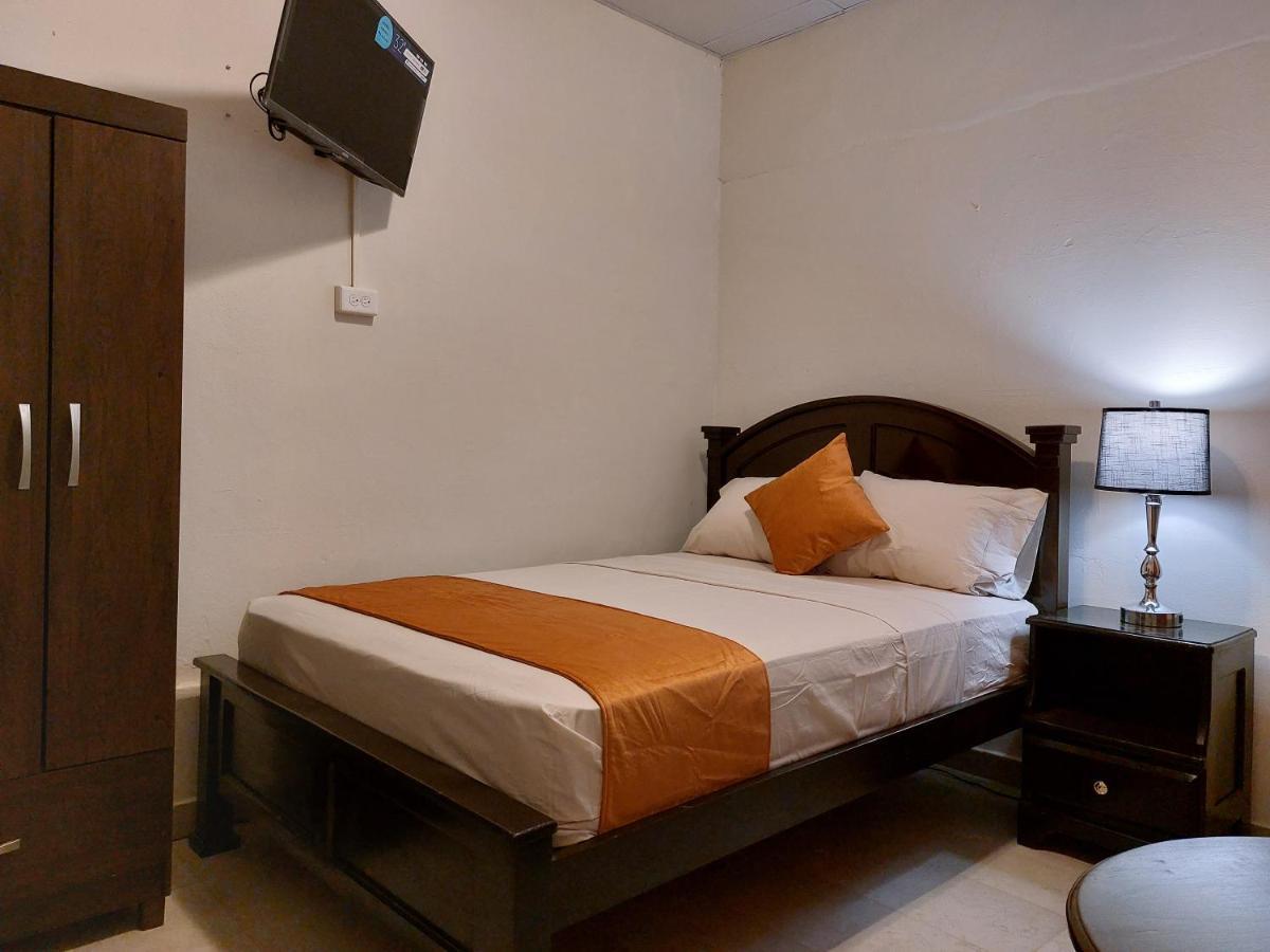 Hospedaje Los Lirios Chitre Ngoại thất bức ảnh