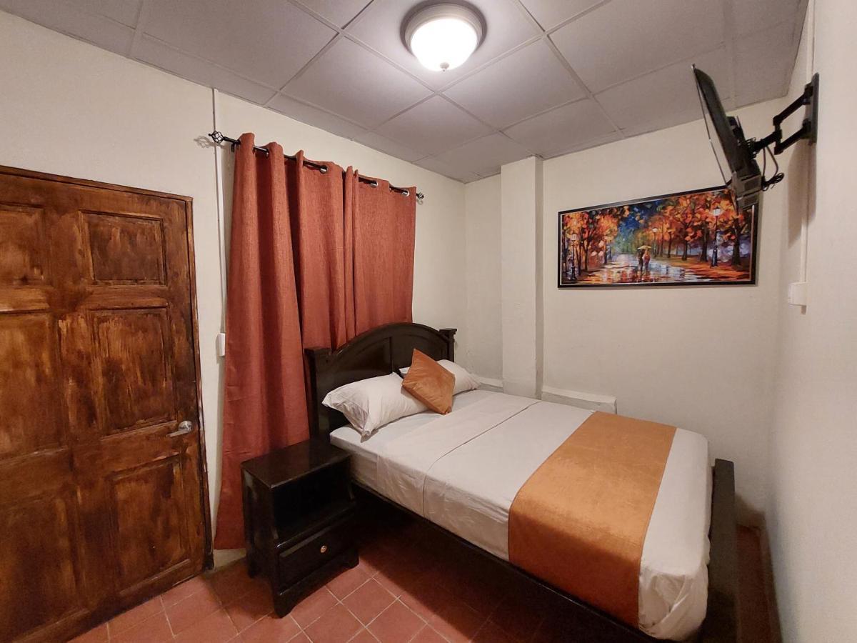 Hospedaje Los Lirios Chitre Ngoại thất bức ảnh
