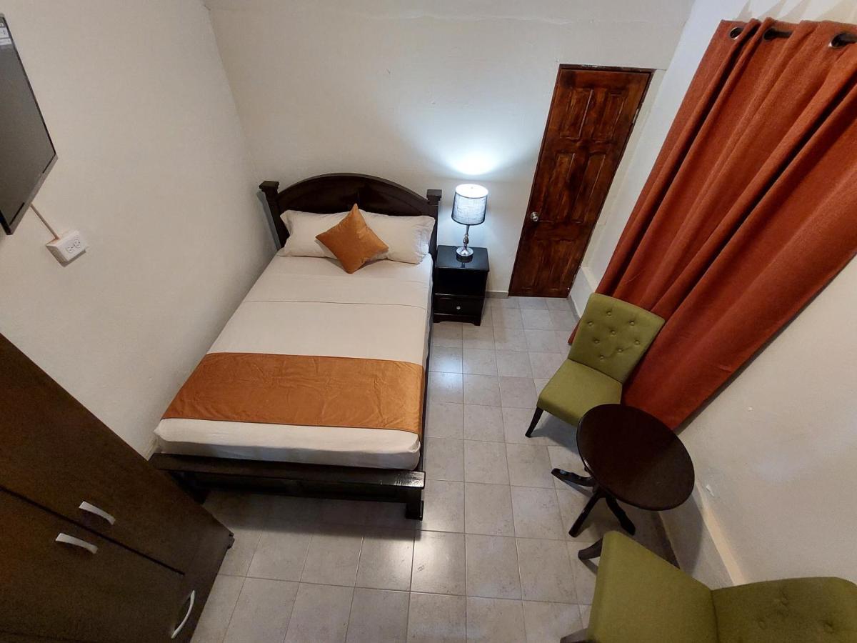 Hospedaje Los Lirios Chitre Ngoại thất bức ảnh