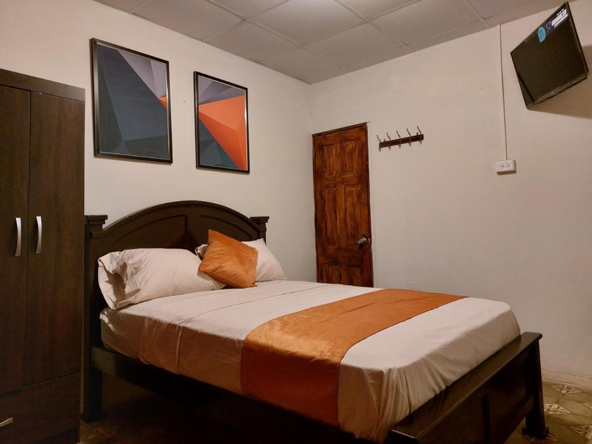 Hospedaje Los Lirios Chitre Ngoại thất bức ảnh