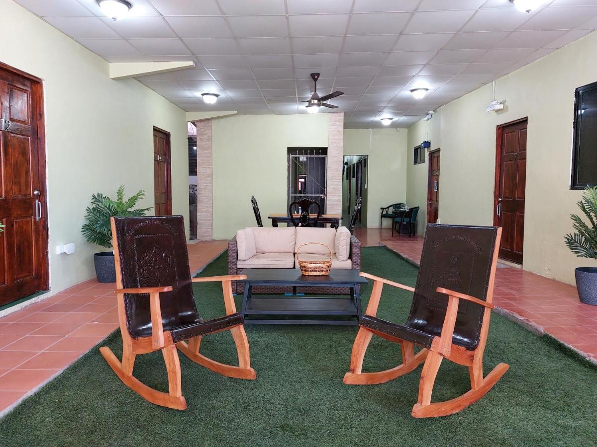 Hospedaje Los Lirios Chitre Ngoại thất bức ảnh