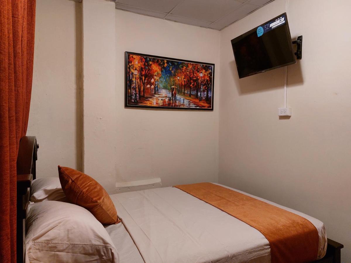 Hospedaje Los Lirios Chitre Ngoại thất bức ảnh