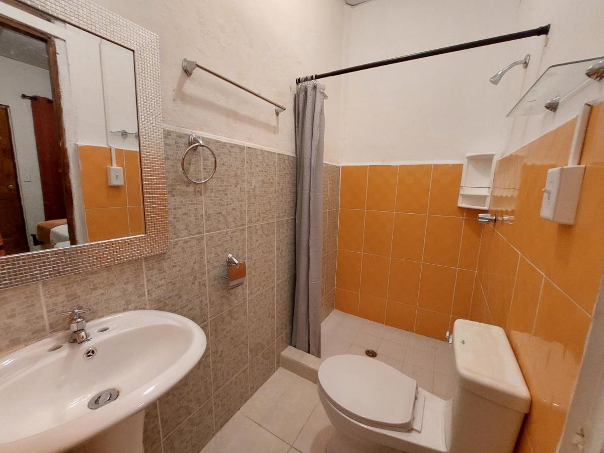 Hospedaje Los Lirios Chitre Ngoại thất bức ảnh