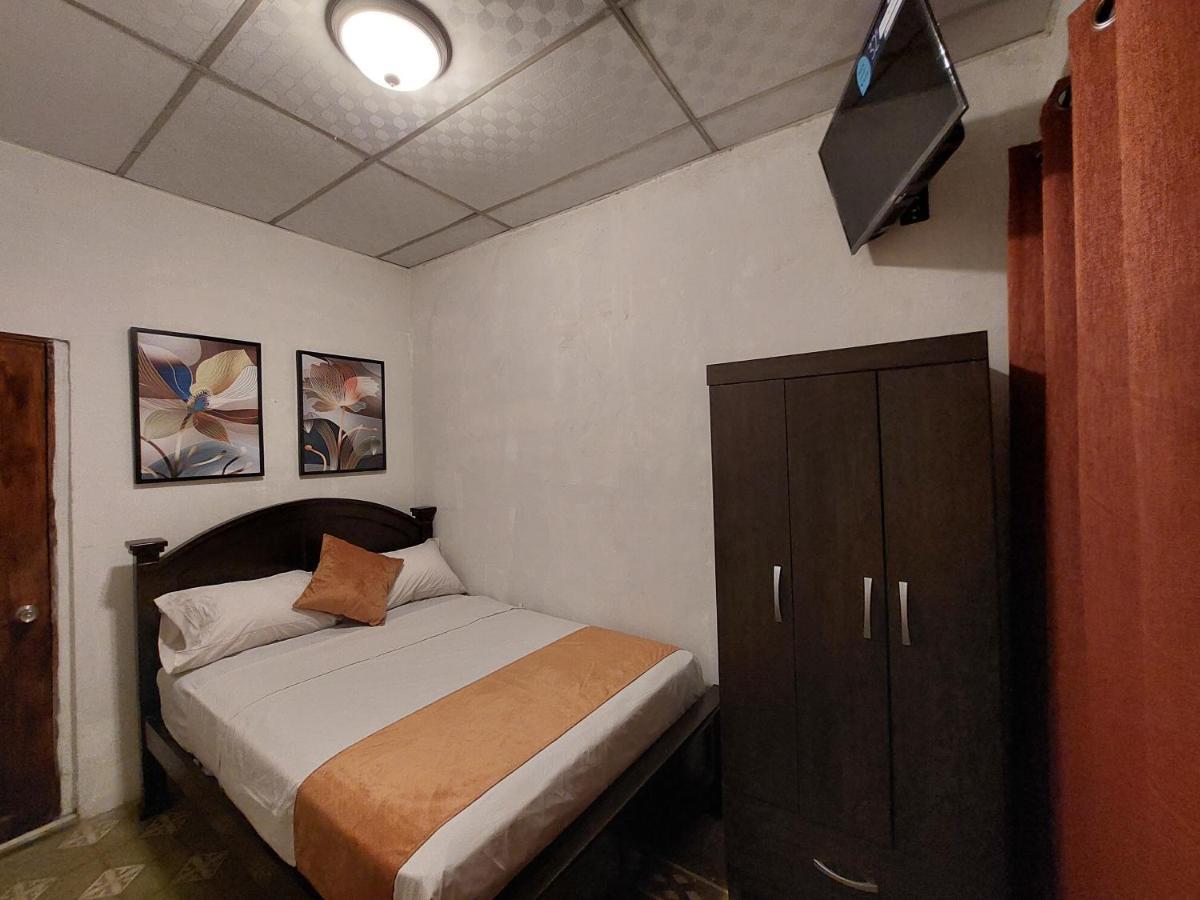 Hospedaje Los Lirios Chitre Ngoại thất bức ảnh