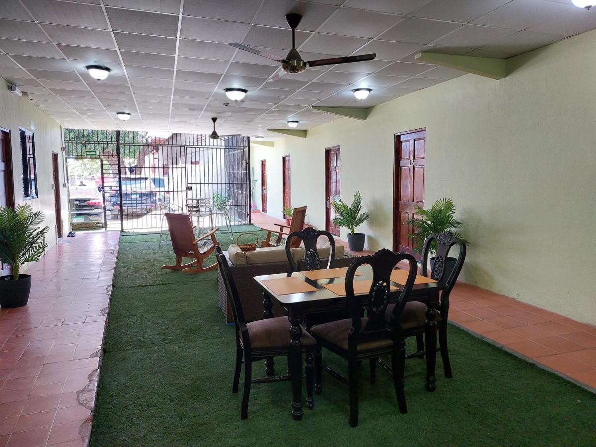 Hospedaje Los Lirios Chitre Ngoại thất bức ảnh