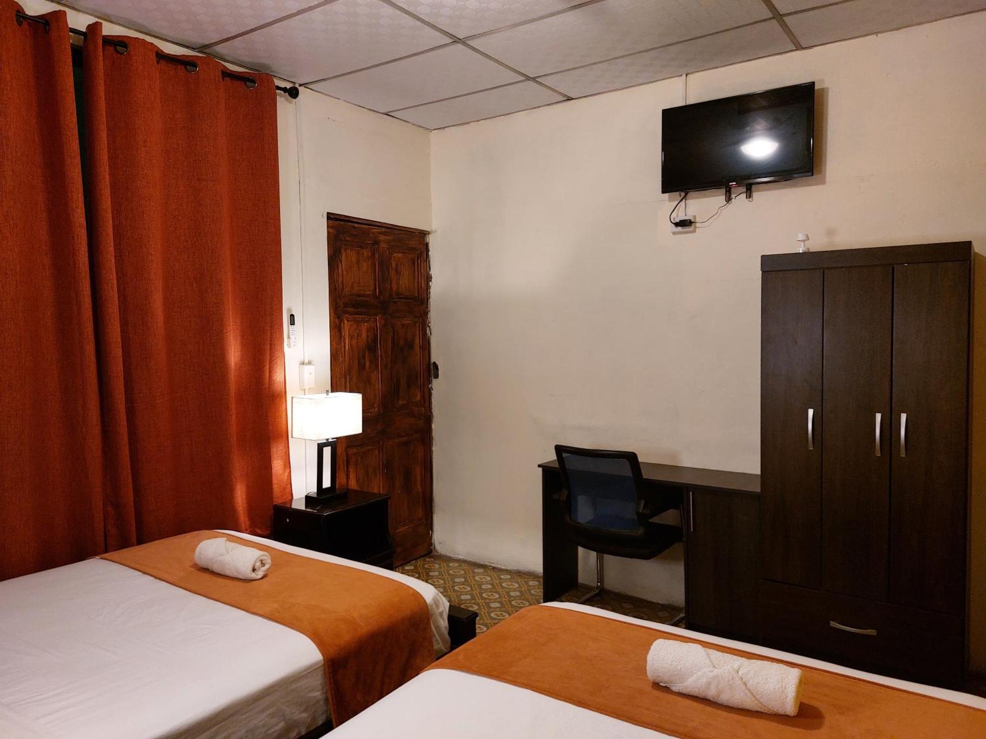 Hospedaje Los Lirios Chitre Ngoại thất bức ảnh